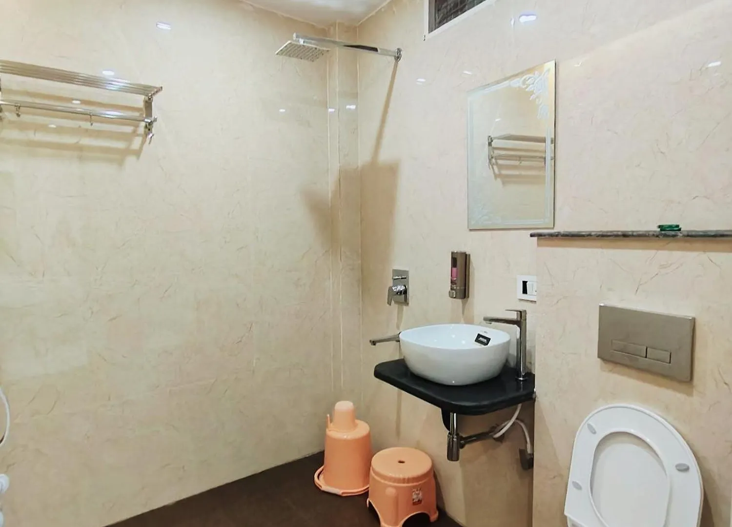 Hotel Royal Shanti バラナシ 4*,  インド