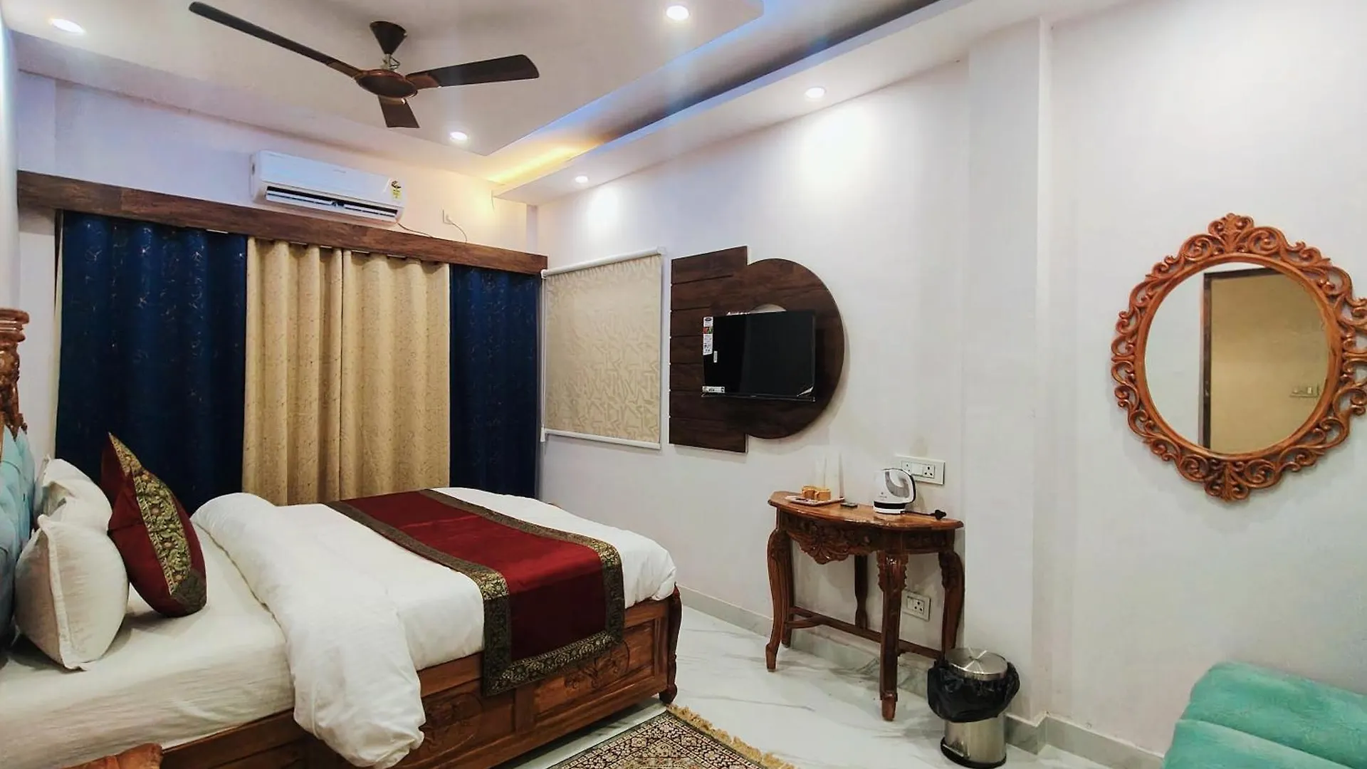 Hotel Royal Shanti バラナシ 4*,